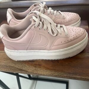 Nike light pink shoes